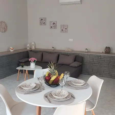 Sunny House Holiday home *