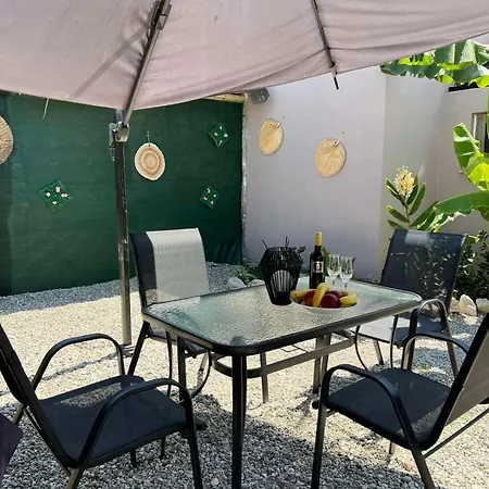 Semesterbostad Sunny House