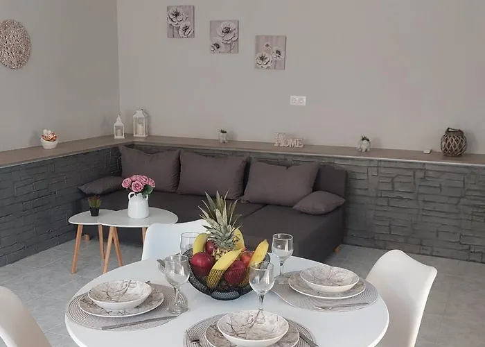 Sunny House بيت للعطل *